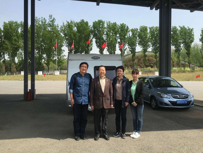 集團(tuán)張學(xué)武董事長到資產(chǎn)經(jīng)營公司調(diào)研（圖）