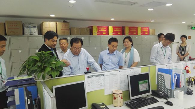 集團(tuán)張學(xué)武董事長(zhǎng)一行到財(cái)務(wù)公司、租賃公司、深圳安信等單位調(diào)研指導(dǎo)工作（圖）