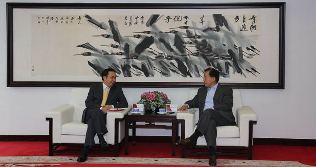 集團(tuán)張學(xué)武董事長會見中國農(nóng)業(yè)銀行趙歡行長（圖）