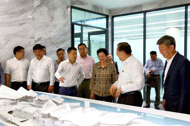 20170423044282.jpg 新聞2:集團領(lǐng)導(dǎo)考察三亞國際免稅城_副本.jpg