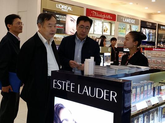 國有重點大型企業(yè)監(jiān)事會趙小平主席一行考察瑞麗、畹町兩家免稅店