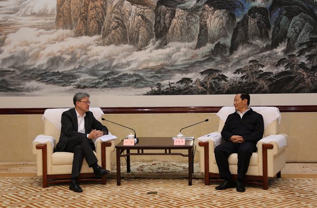 集團主要領導參加中外知名企業(yè)四川行並拜會四川省委書記彭清華（圖）