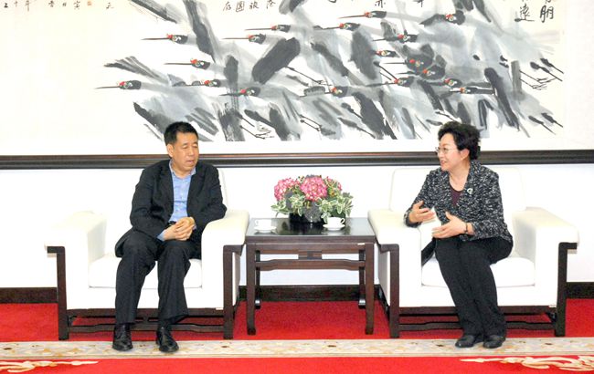 公安部出入境管理局鄭百崗局長(zhǎng)一行到訪集團(tuán)（圖）