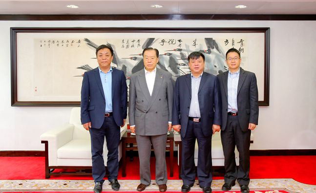 張學(xué)武董事長會(huì)見賀州市林冠市長一行（圖）