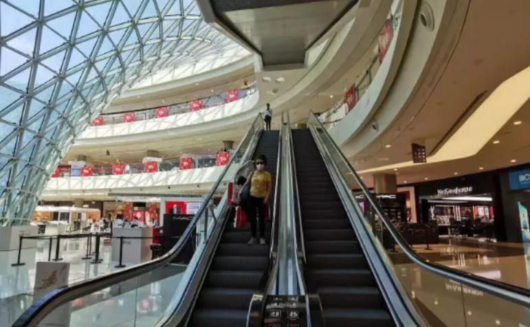 【中國免稅人在行動?一線直擊篇】之十一：這家店恢復(fù)營業(yè)，吸引超過1億人在線看直播！