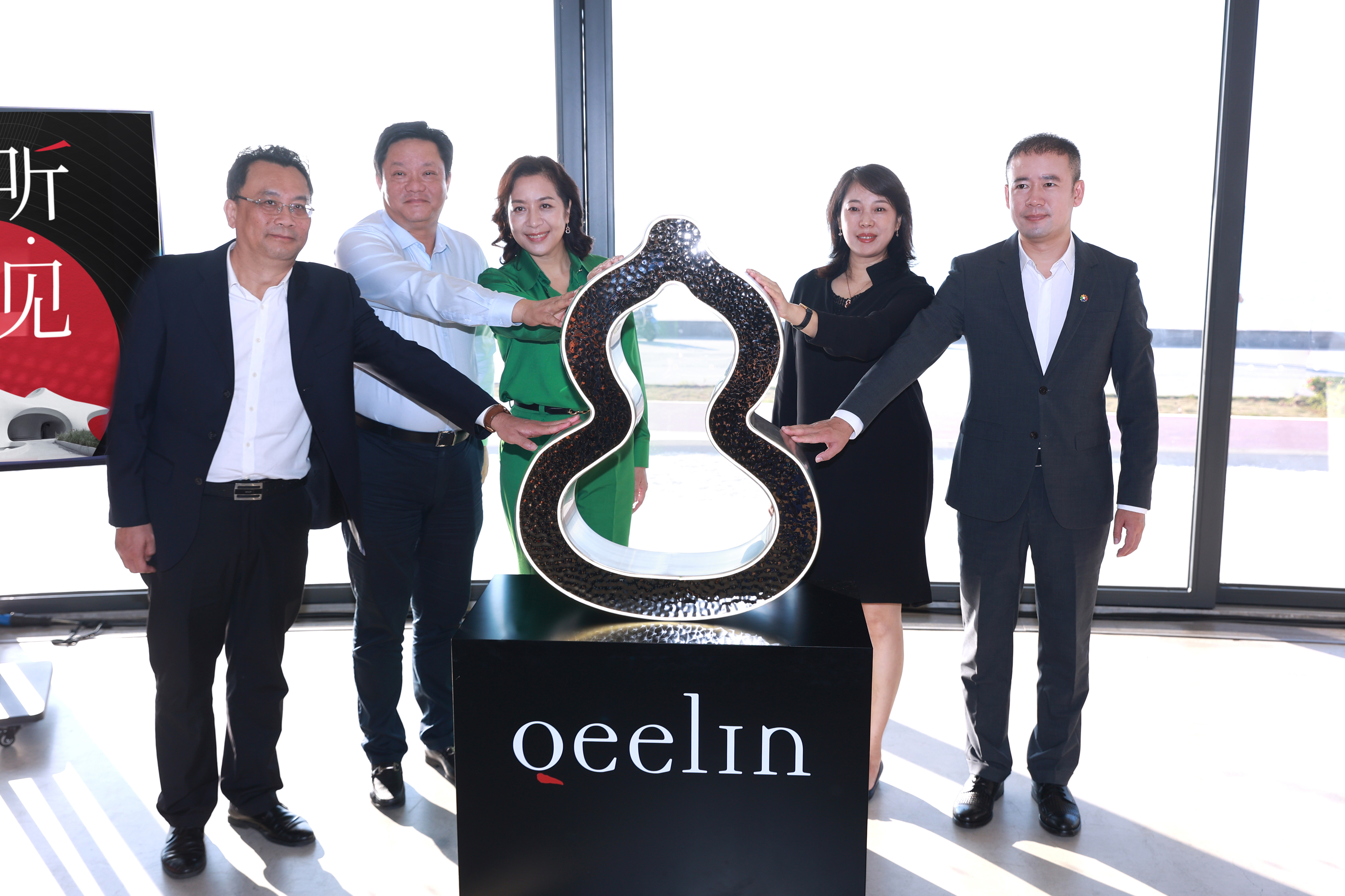 “聽·見永恒的回響” cdf×Qeelin×云洞跨界主題展在?？谠贫磮D書館啟幕